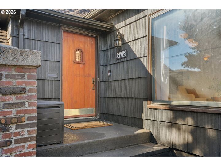 Property Photo:  508 W 21st St  WA 98660 