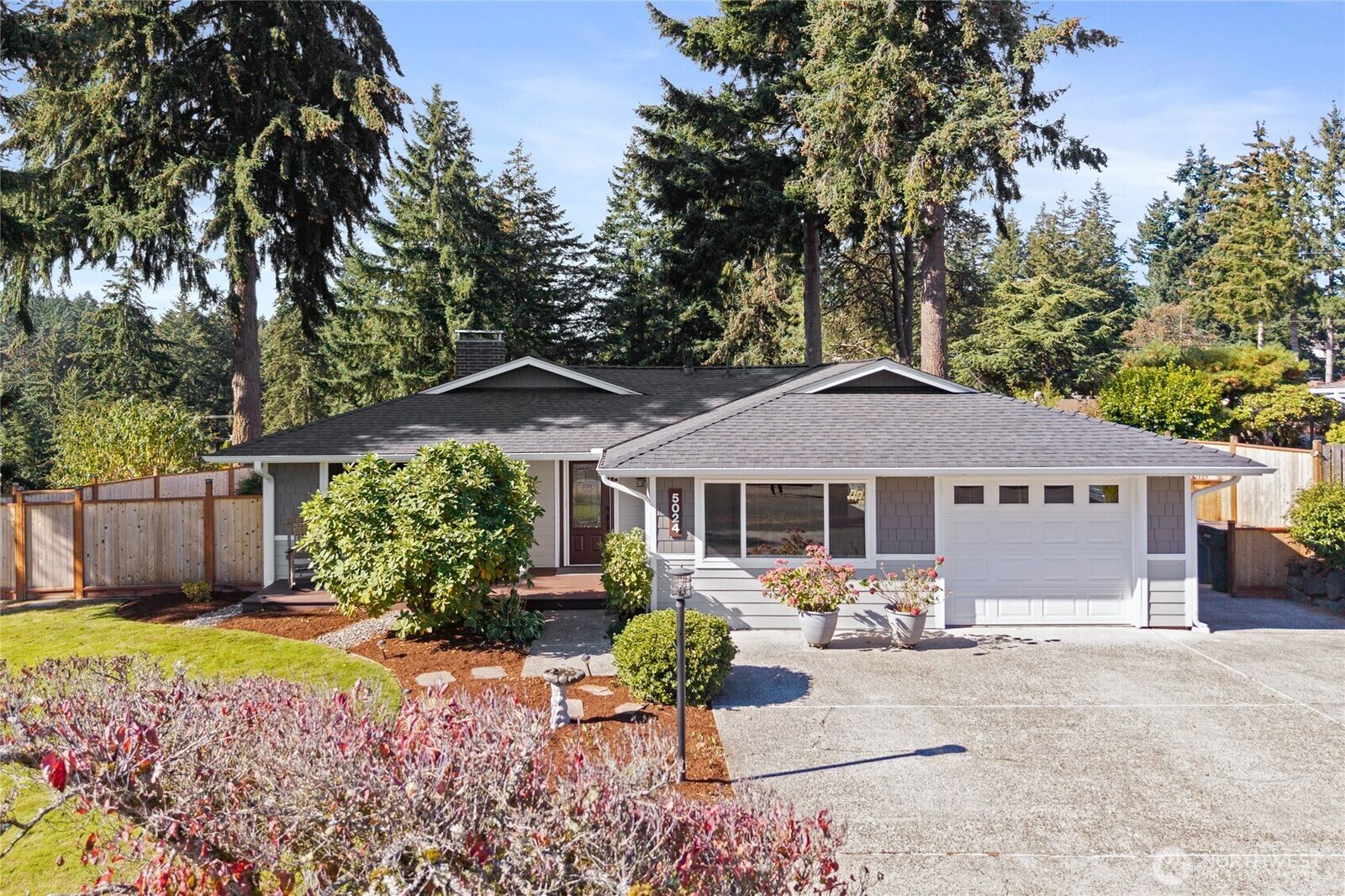 Property Photo:  5024  66th Avenue W  WA 98467 
