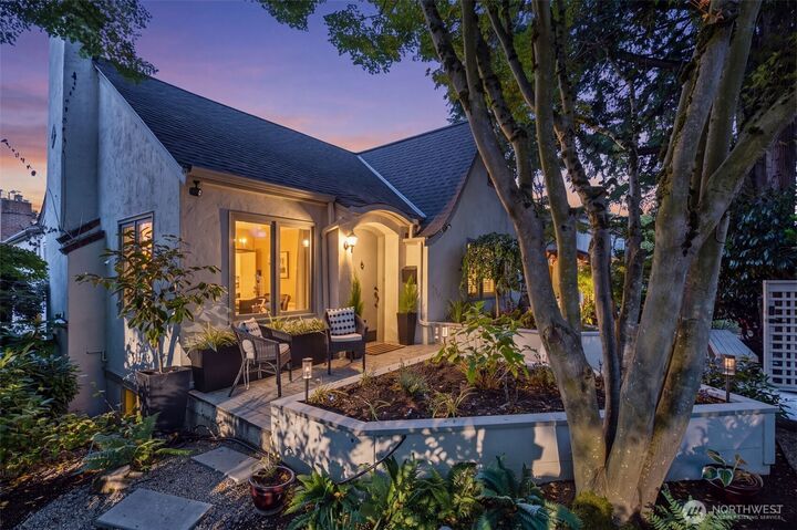 Property Photo: 2400 E Roanoke Street WA 98112