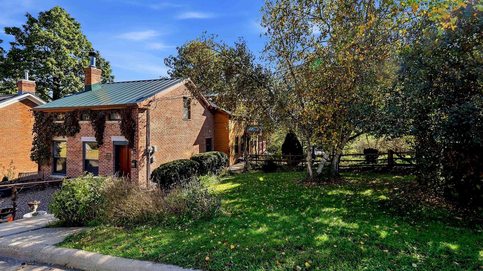 Property Photo: 528 S Dodge Street IL 61036