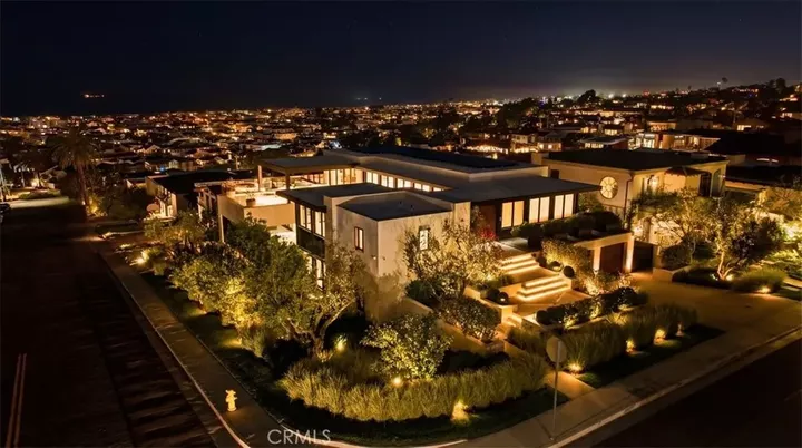Property Photo:  101 N Poinsettia Avenue  CA 90266 