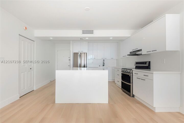 Property Photo:  11111 Biscayne Blvd 1125  FL 33181 