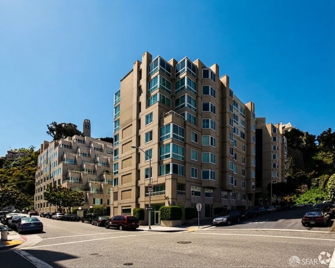 Property Photo:  111 Chestnut Street 409  CA 94111 