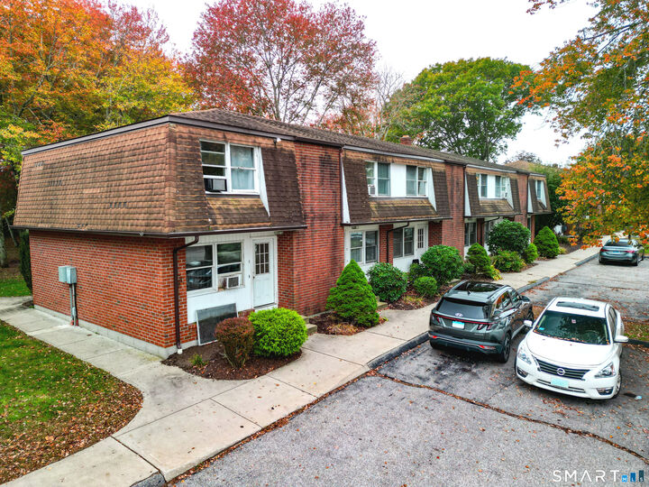 Property Photo:  33 Russell Street 4  CT 06351 