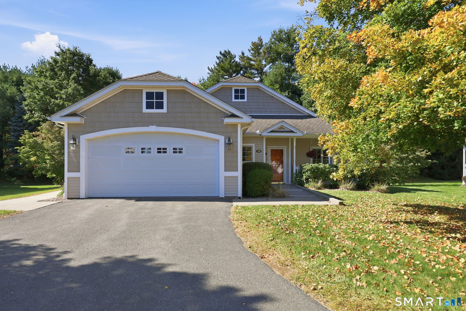 Property Photo:  10 Hunt Glen Drive 10  CT 06035 