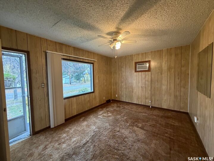 Property Photo:  182 Fourth Avenue N  SK S3N 1A8 