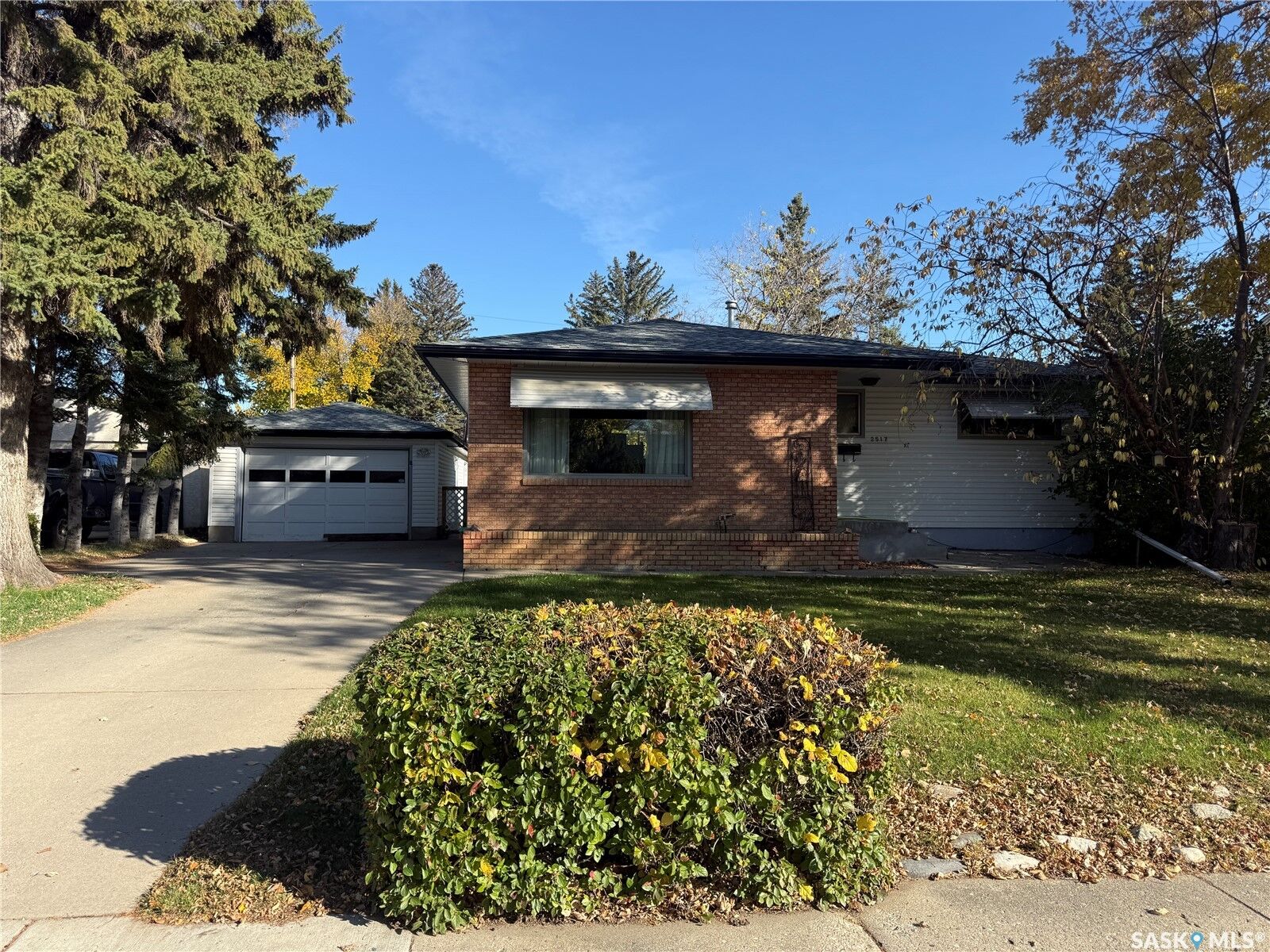 Property Photo: 2517 Wiggins Avenue S SK S7J 1X3