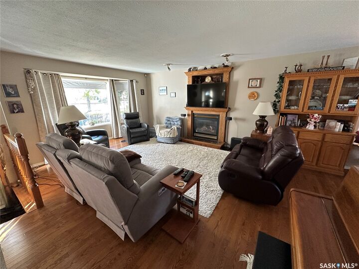 Property Photo:  418 Railway Avenue  SK S0K 3R0 