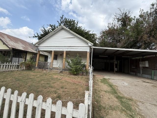 Property Photo:  714 E Oak Street  OK 74023 