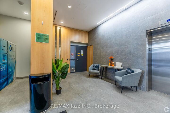 Property Photo: 100 Bond Street E 412 ON L1G 0E6