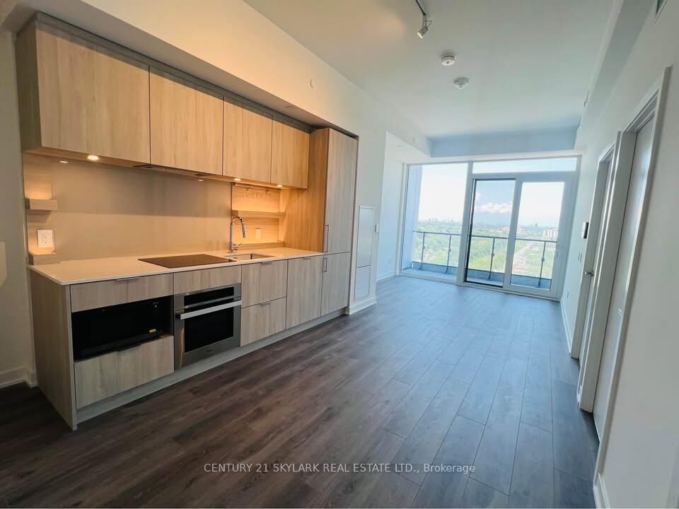 Property Photo:  28 Ann Street 1710  ON L5G 0E1 