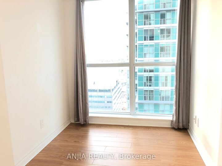 Property Photo:  50 Town Centre Court 2504  ON M1P 4Y7 