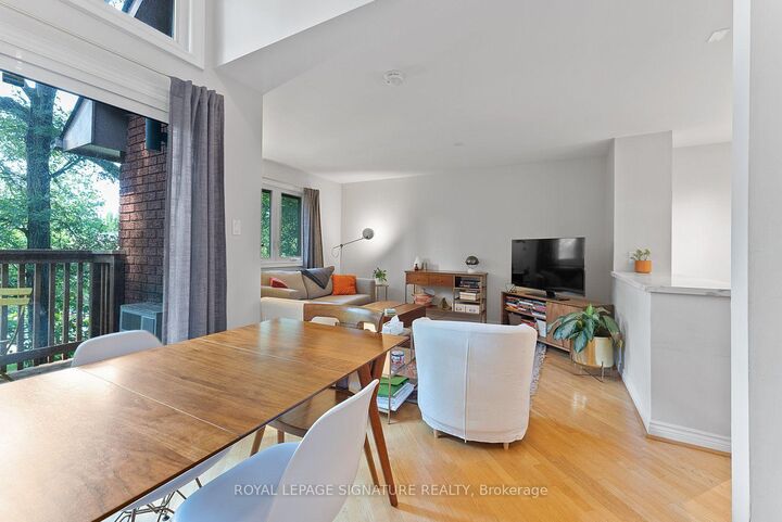 Property Photo:  359 Albany Avenue 2  ON M5R 3E2 