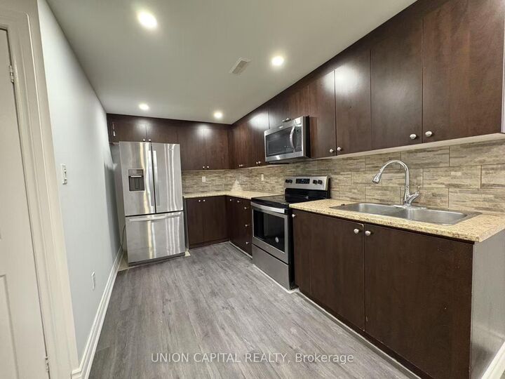 Property Photo:  21 Natanya Boulevard Lower  ON L4P 3R6 