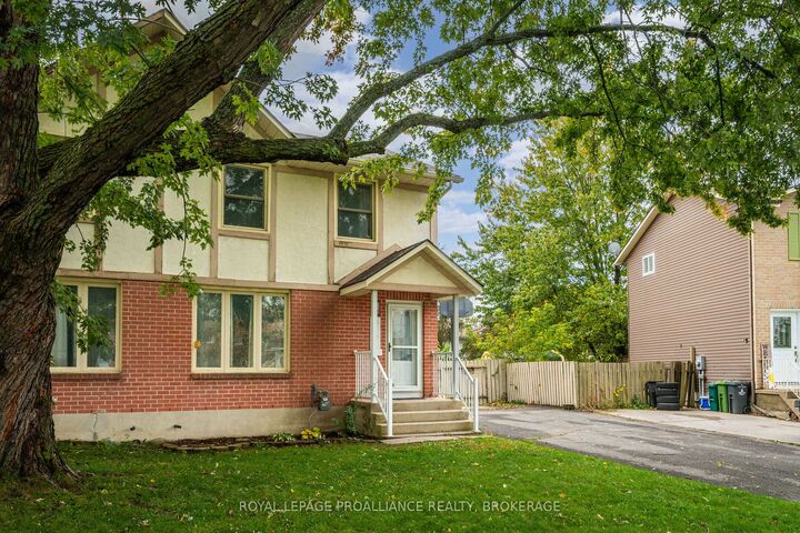 Property Photo:  879 Beaconhill Court  ON K7P 2B1 