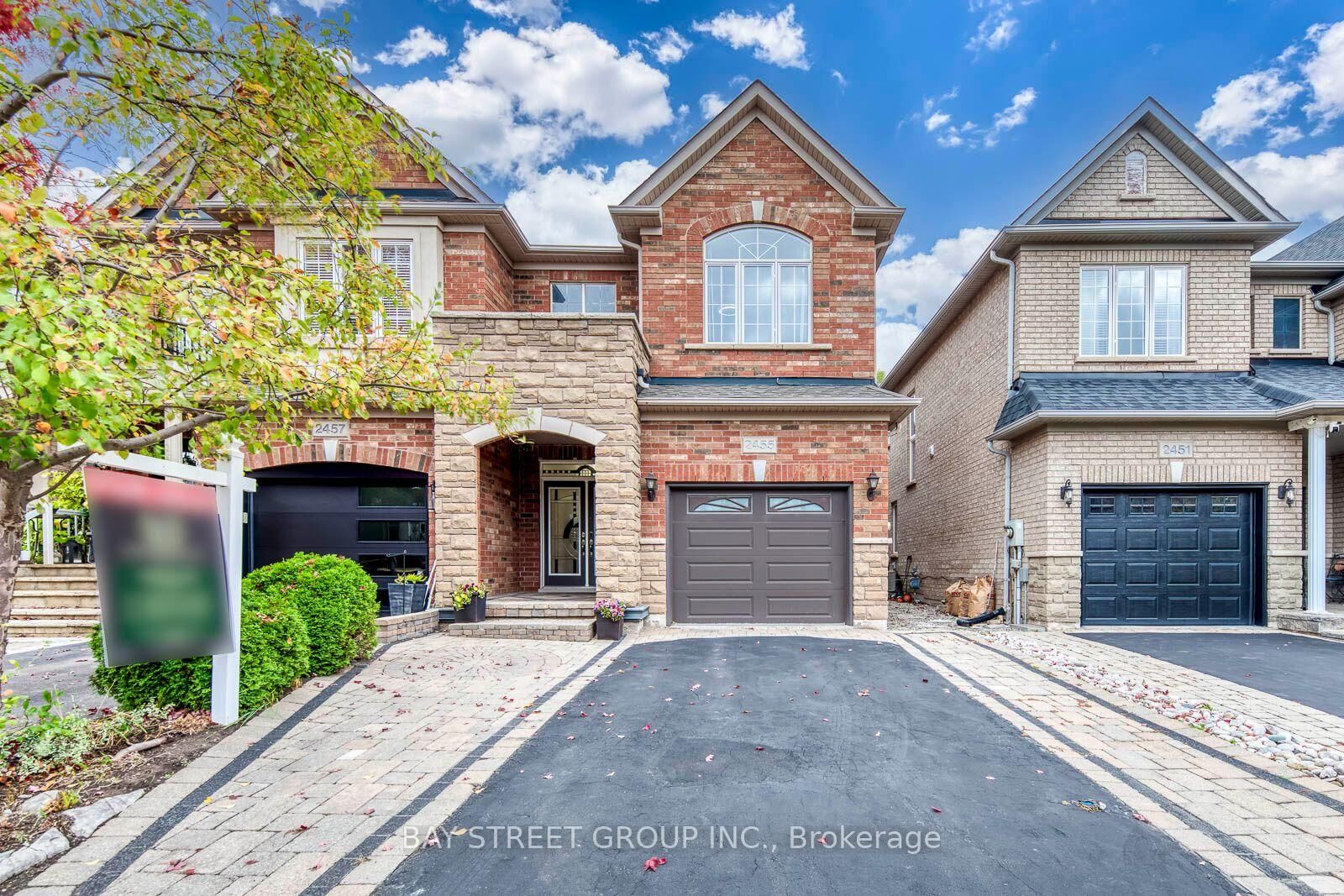 Property Photo:  2455 Felhaber Crescent  ON L6H 7N8 