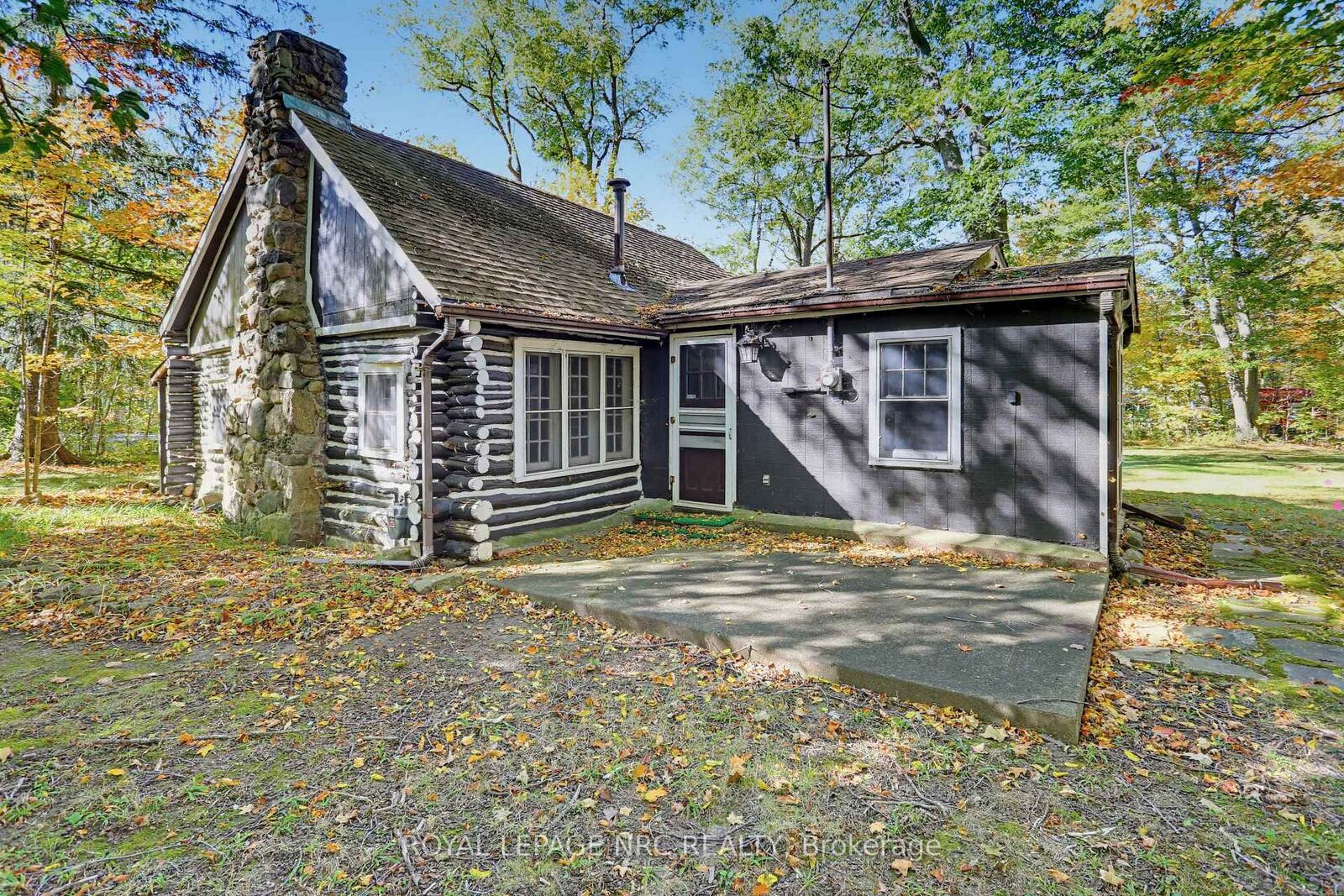 Property Photo:  910 Bernard Avenue  ON L0S 1N0 