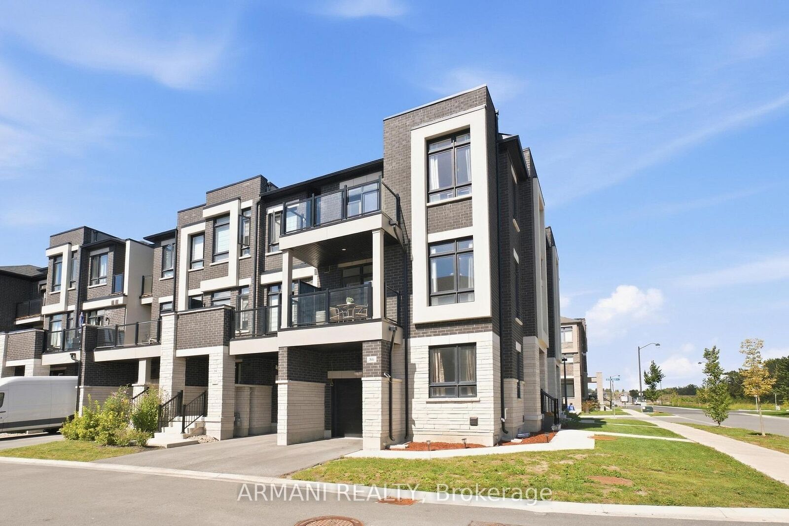 Property Photo:  86 Riley Reed Lane  ON L4S 0M3 