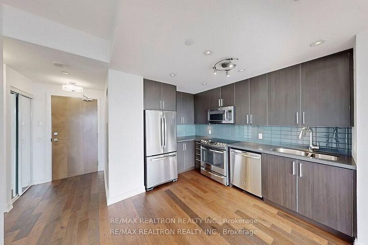 Property Photo:  2212 Lake Shore Boulevard W 4205  ON L6L 1G8 