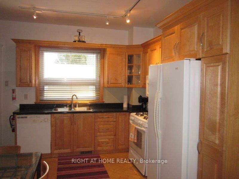 Property Photo:  261 Grace Street Main  ON M6G 3A7 
