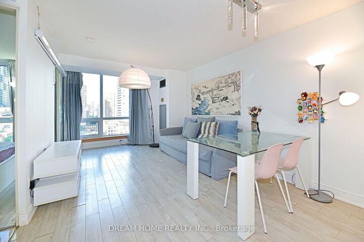 Property Photo:  1055 Bay Street 1204  ON M5S 3A3 