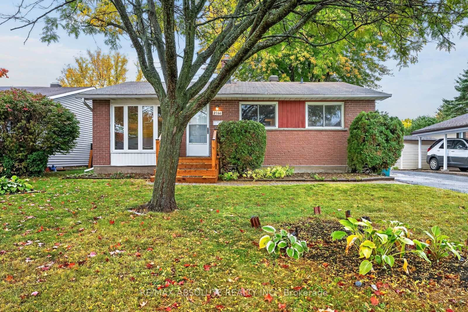 Property Photo:  2166 Monson Crescent  ON K1J 6A8 