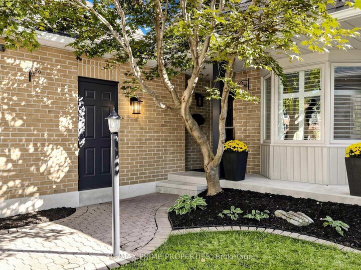 Property Photo:  29 Redmond Drive  ON L1S 5R8 