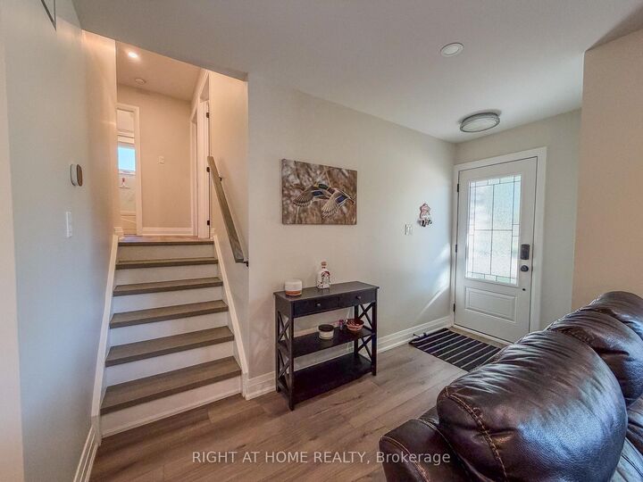 Property Photo:  221 Tupper Boulevard  ON L9R 1B5 