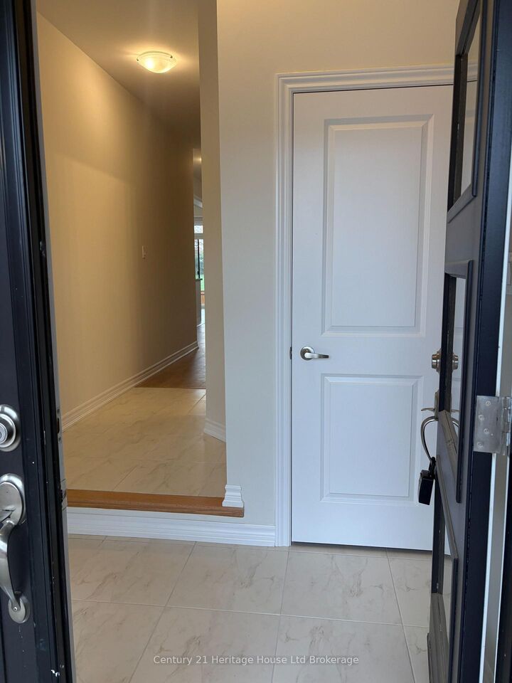 Property Photo:  1058 Periwinkle Crescent  ON N4S 7W2 