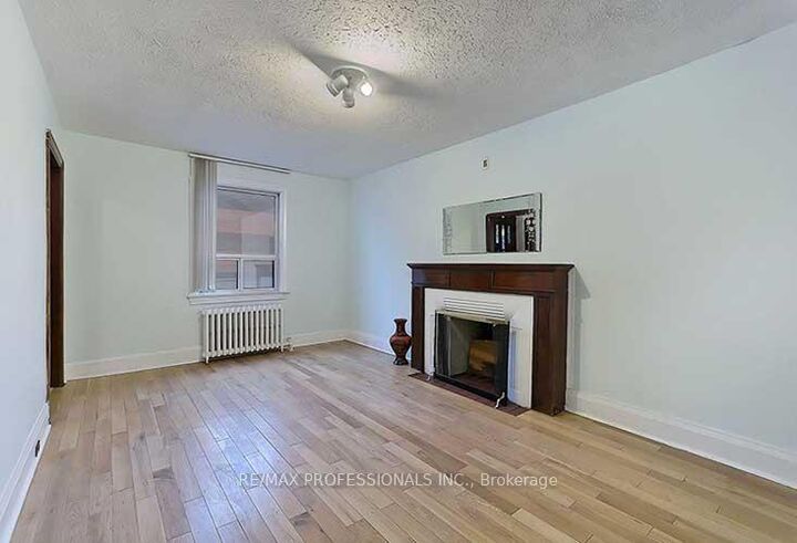 Property Photo:  103 Keele Street  ON M6P 2J8 