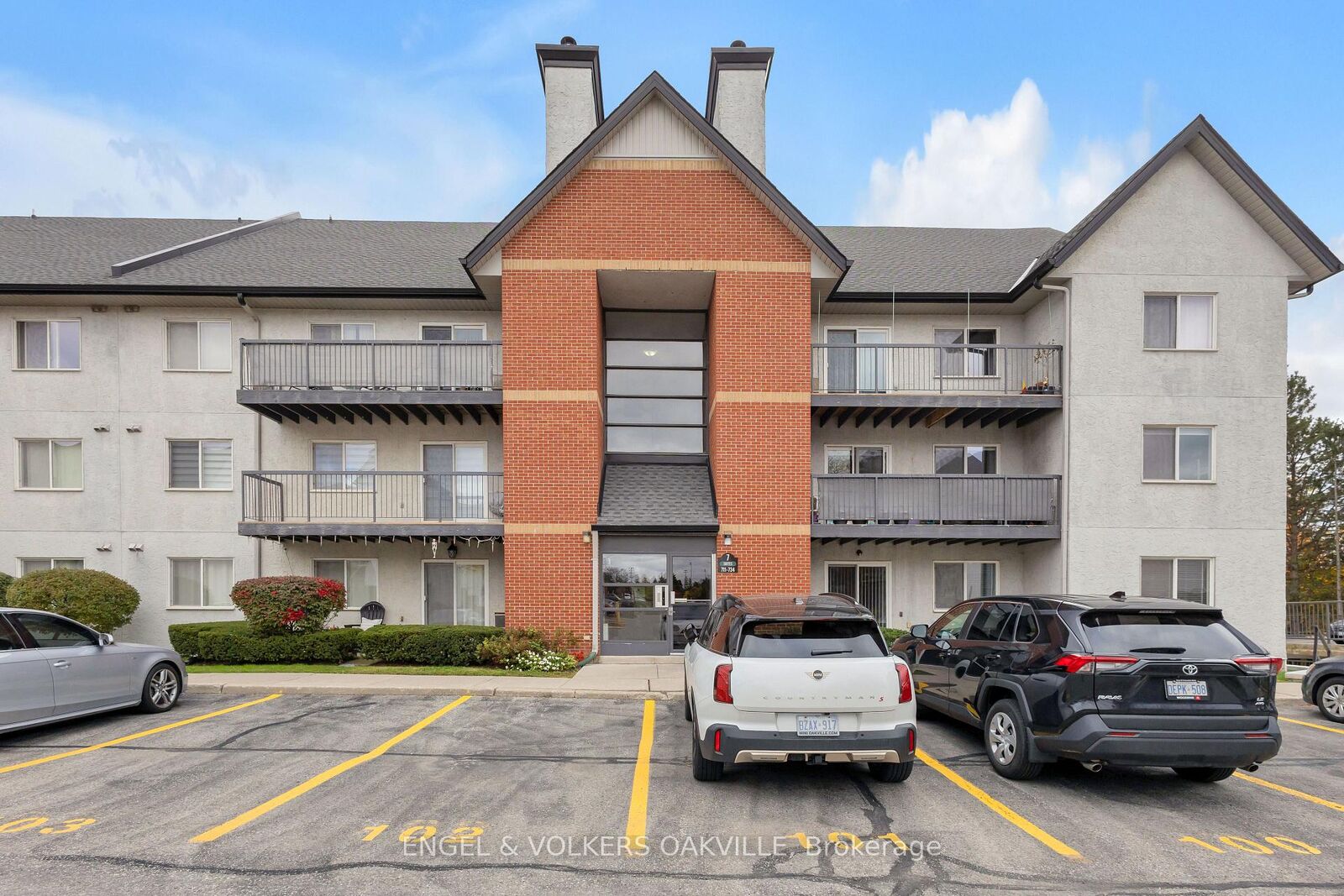 Property Photo:  1450 Glen Abbey Gate 712  ON L6M 2V7 