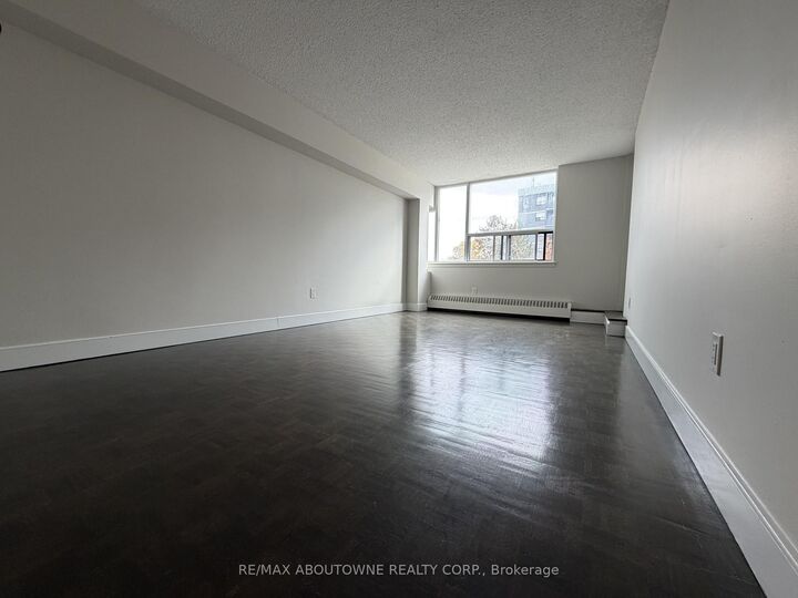 Property Photo:  145 Wellington Street W 301  ON L4G 2N9 