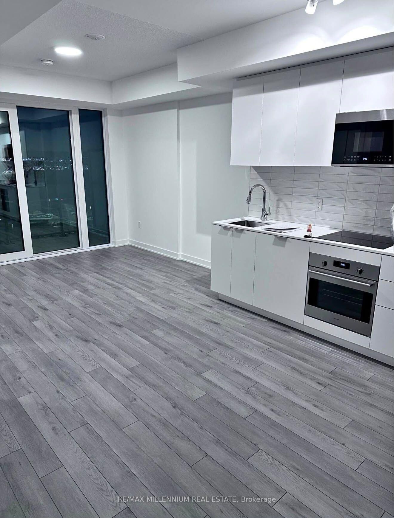 Property Photo: 15 Skyridge Drive E 710 ON L6P 4S3
