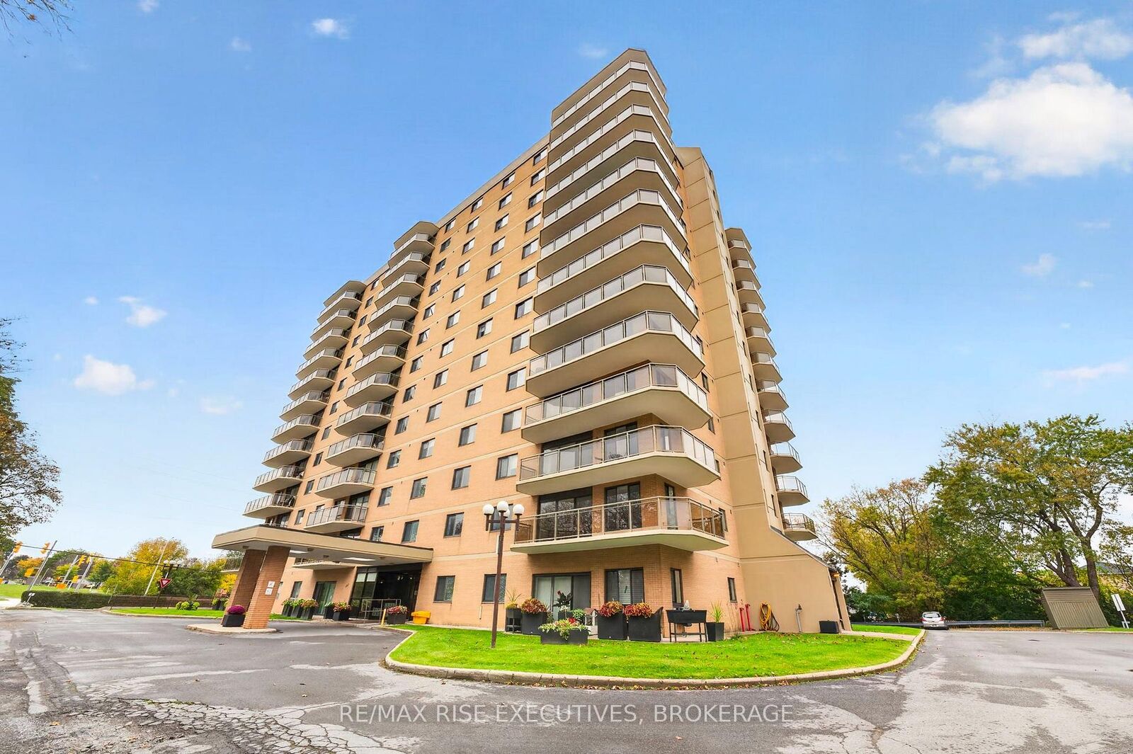 Property Photo:  257 Bath Road 603  ON K7M 7T3 
