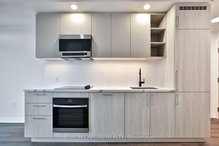 Property Photo:  5 Meadowdale Road 2407  ON L4K 0C7 