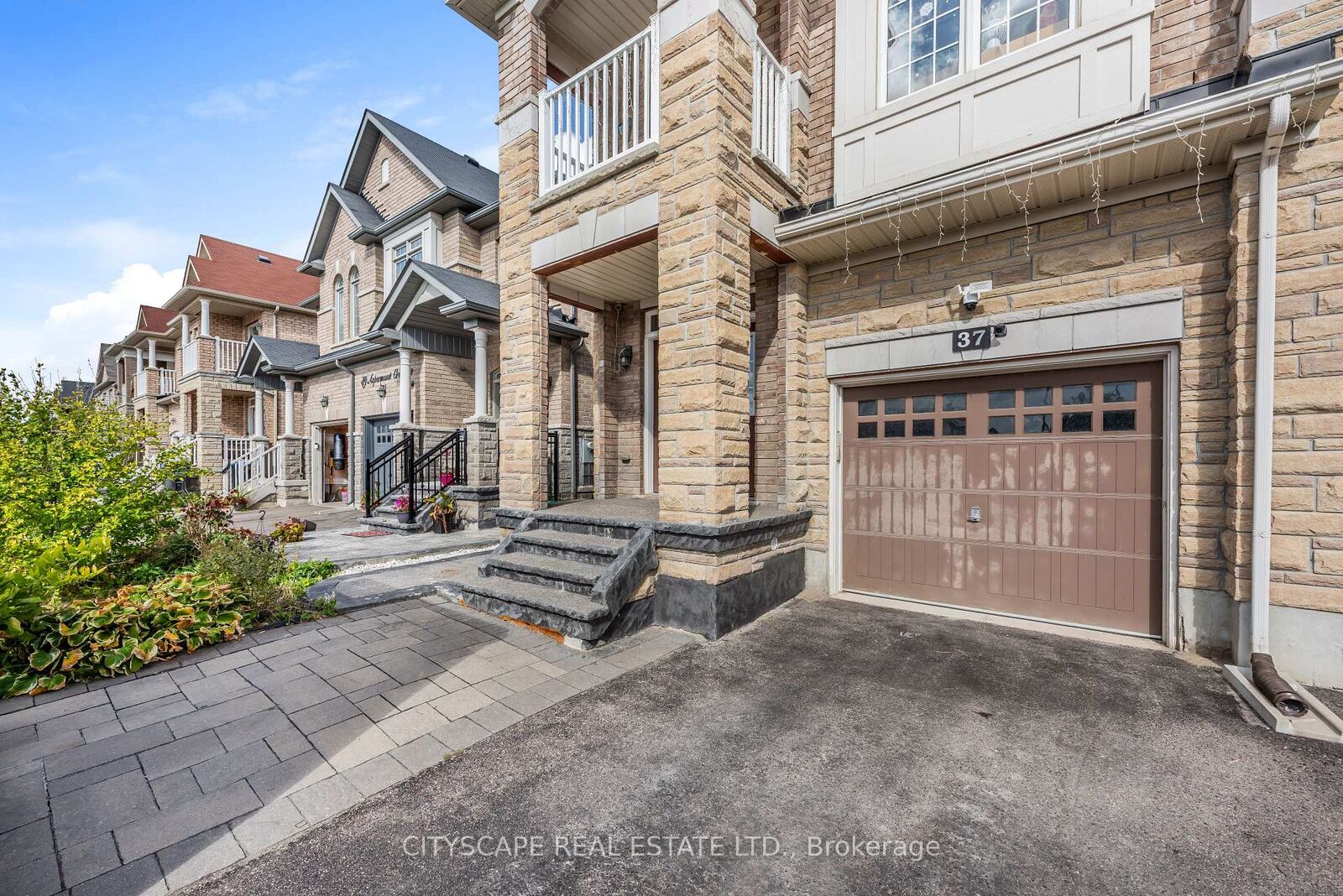 Property Photo:  37 Aspermont Crescent  ON L6P 3Z5 