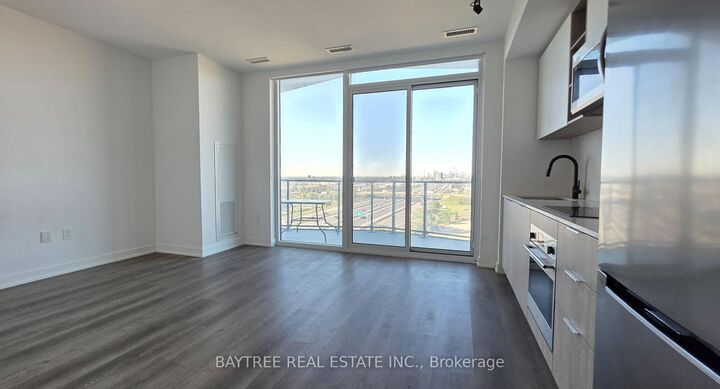 Property Photo:  36 Zorra Street 910  ON M8Z 0G5 