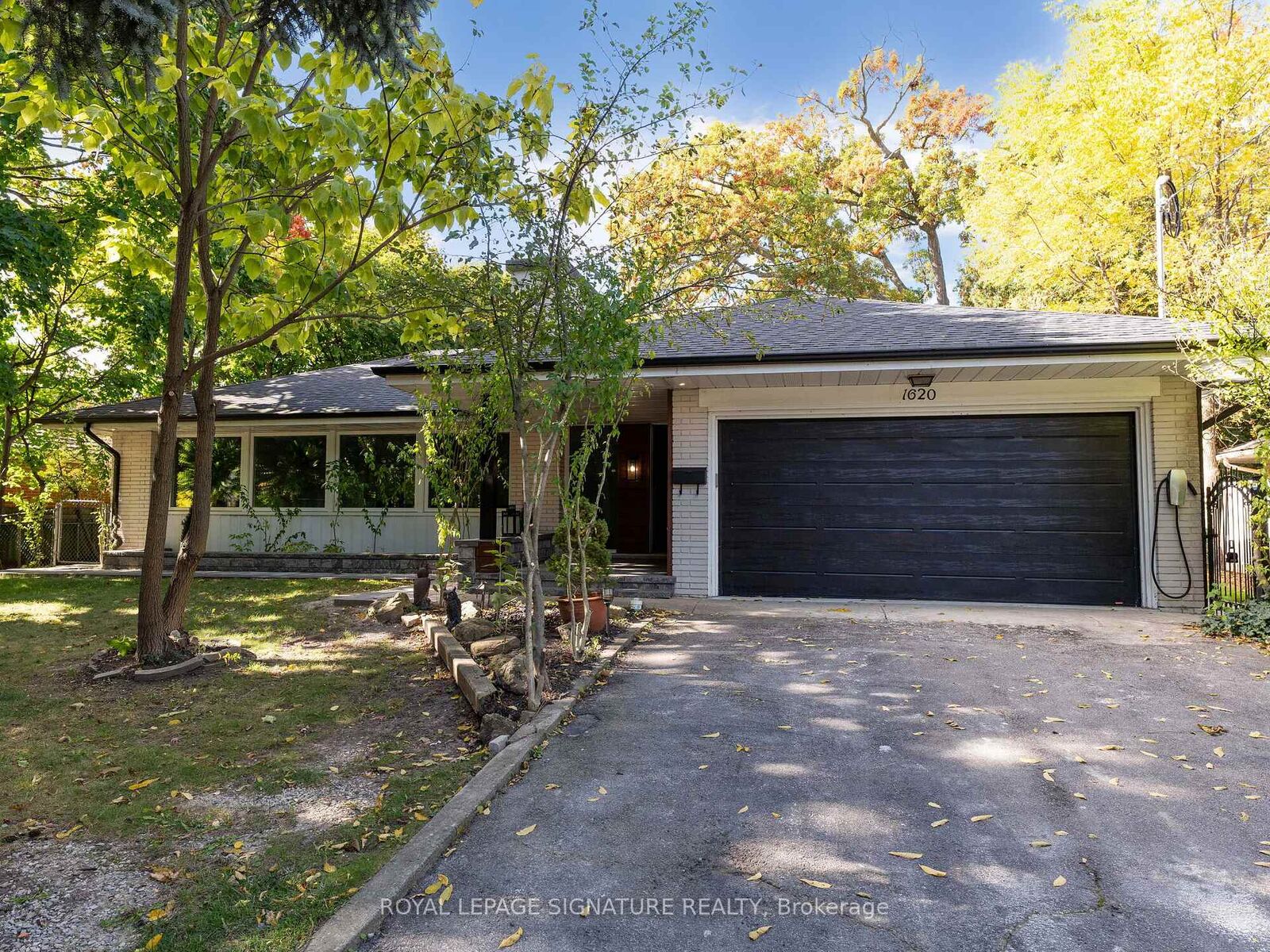 Property Photo:  1620 Islington Avenue  ON M9A 3M6 