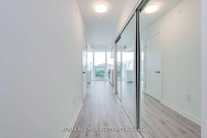 Property Photo:  77 Shuter Street Ph07  ON M5B 0B8 
