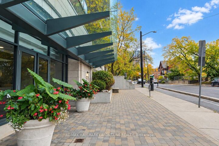 Property Photo:  570 Laurier Avenue W 1606  ON K1R 1C8 