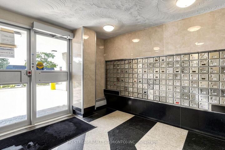 Property Photo:  100 Lotherton Pathway 604  ON M6B 2G8 