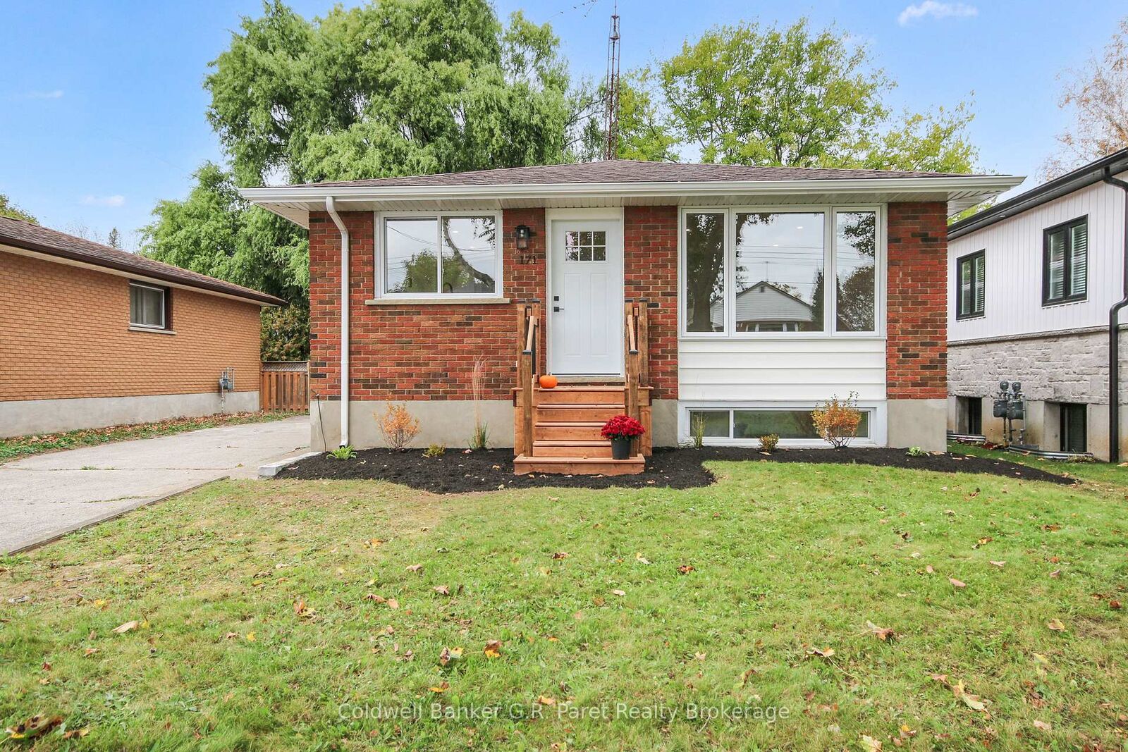 Property Photo:  171 Crysler Street  ON N4B 1H9 