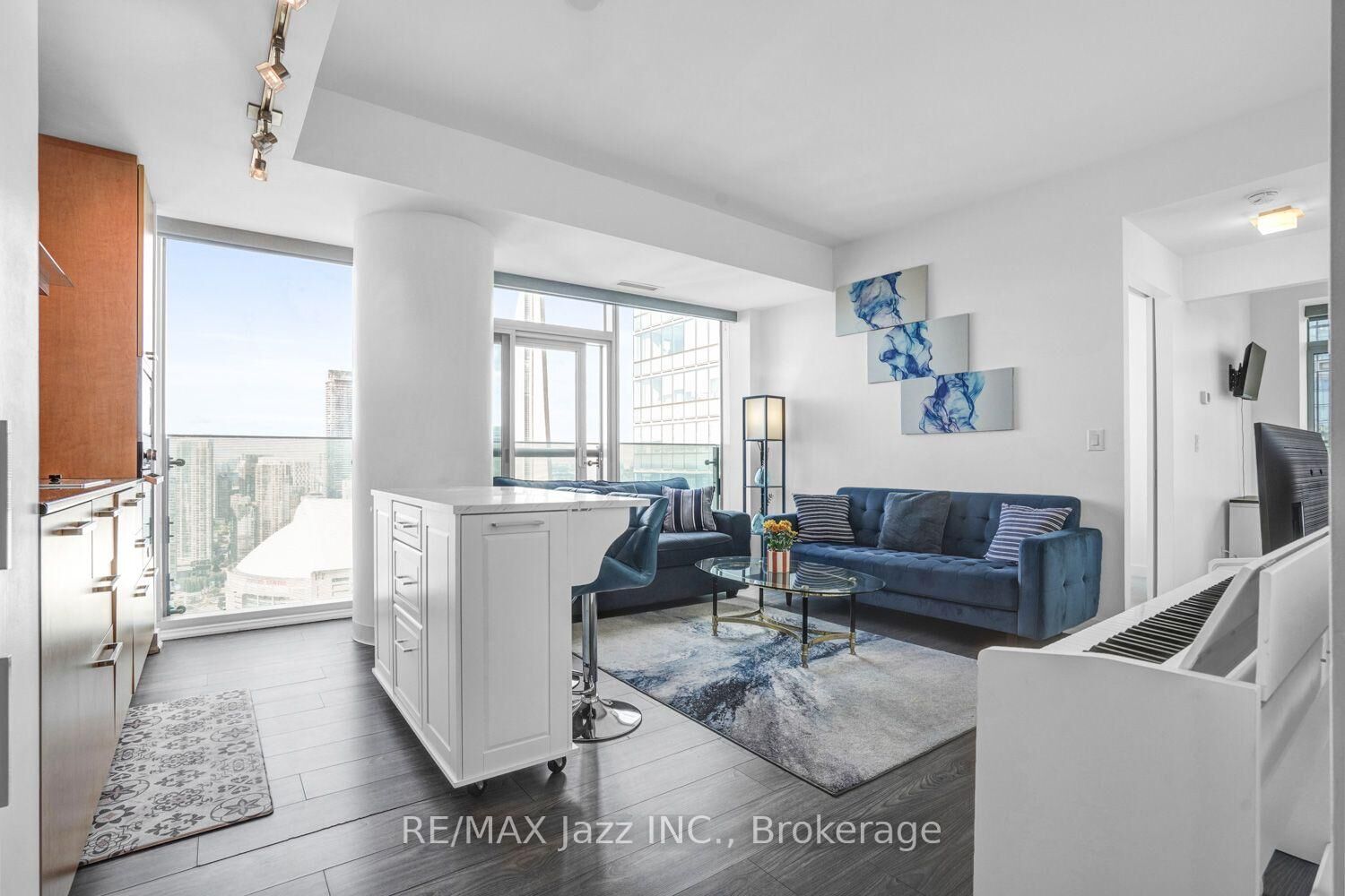Property Photo: 14 York Street 3808 ON M5J 0B1
