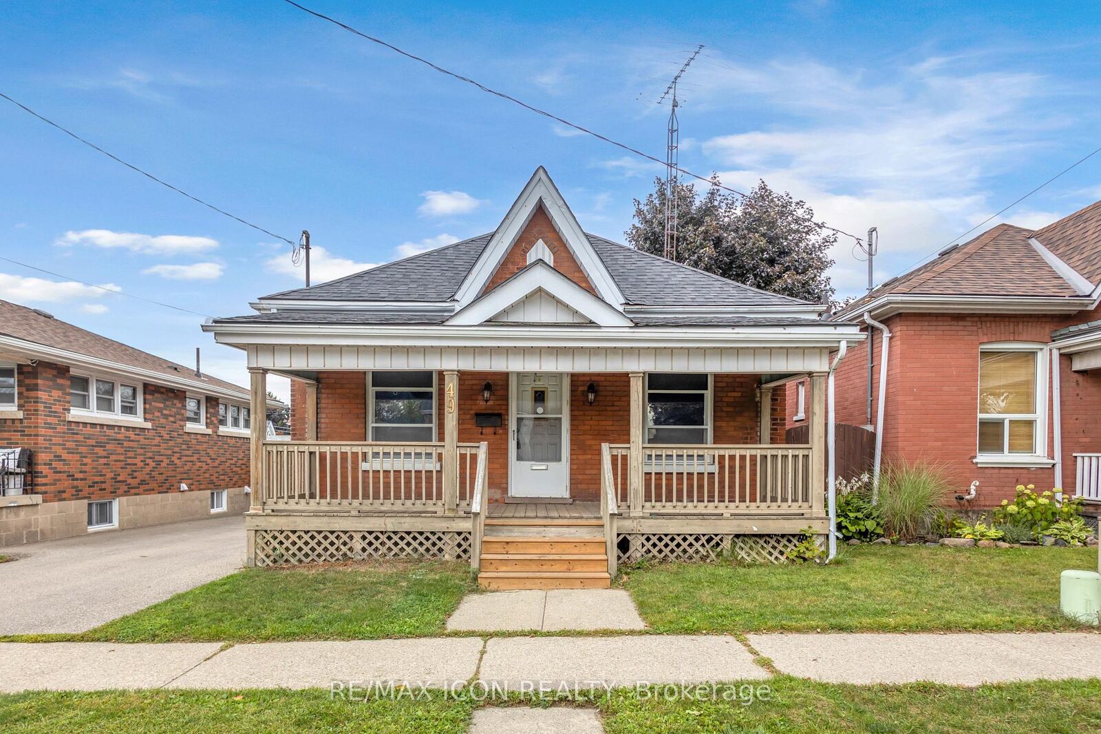 Property Photo:  49 Mintern Avenue  ON N3S 1K9 