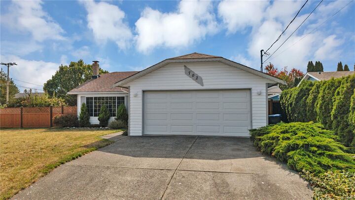 Property Photo:  702 Forsyth Ave  BC V9P 1E7 