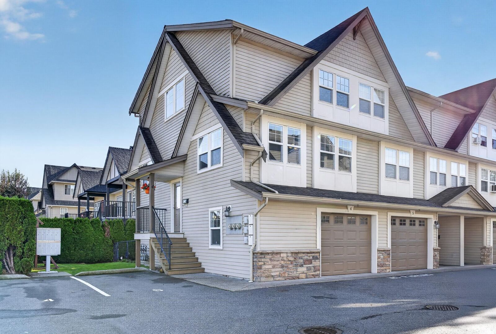 Property Photo:  46538 First Avenue 4  BC V2P 1W9 