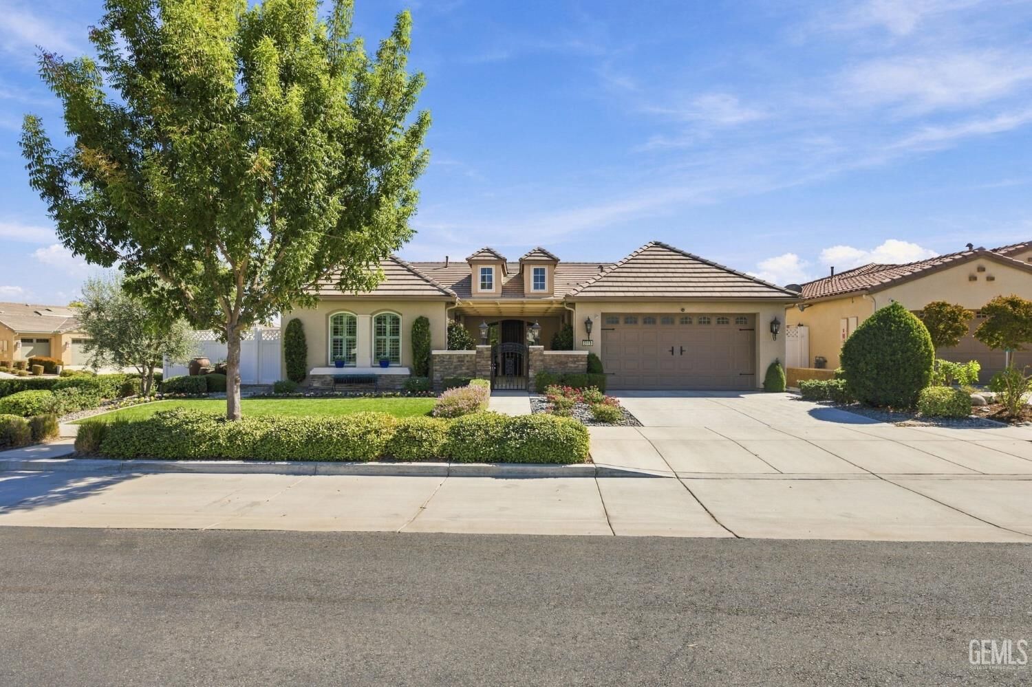 Property Photo: 2010 Corvedale Street CA 93311
