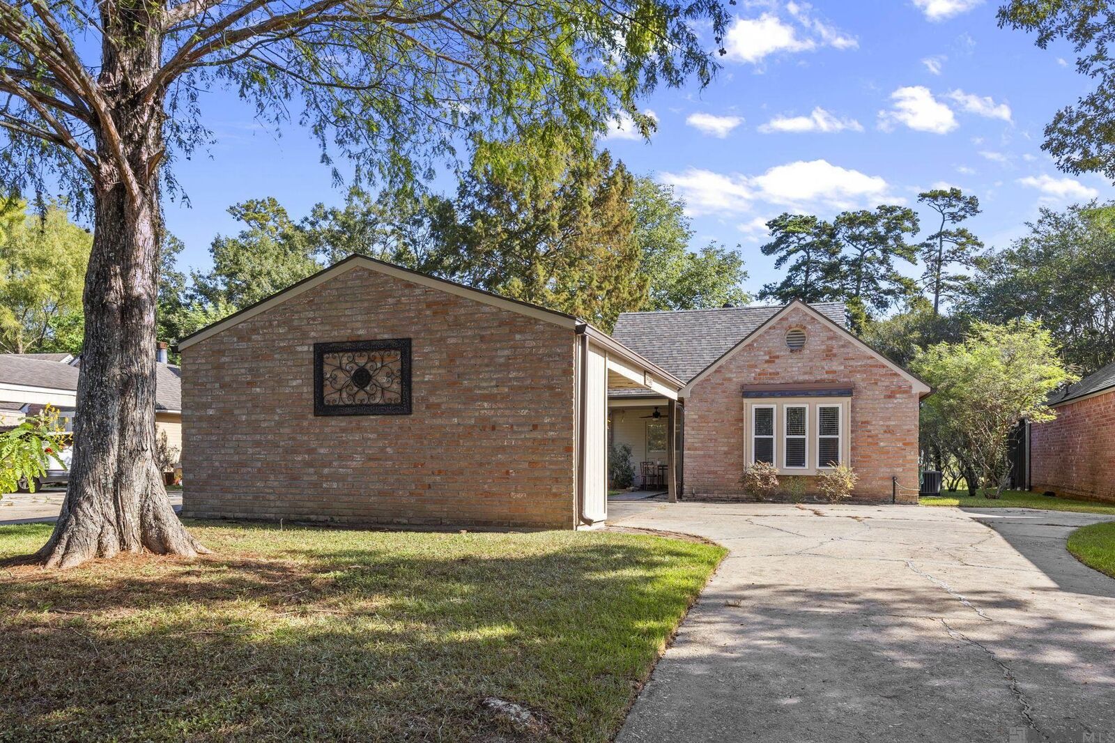 Property Photo: 17457 Deer Lake Ave LA 70816