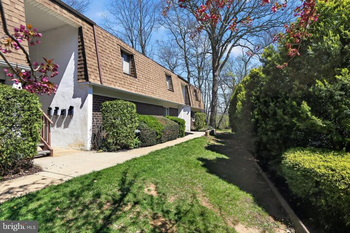 Property Photo:  411 N Stiles Avenue B10 B-10  NJ 08052 