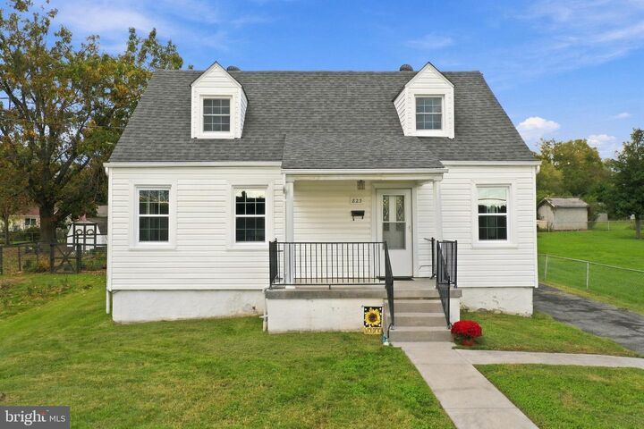Property Photo:  823 W 13th Street  VA 22630 